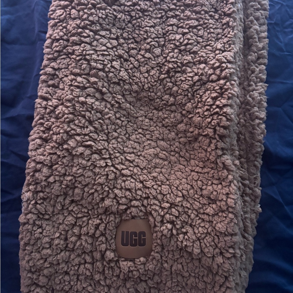 UGG Tan Sherpa oversized scarf